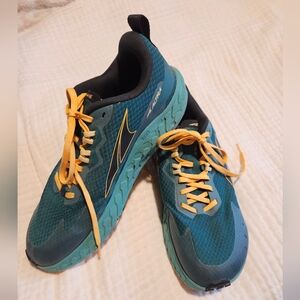 ALTRA Outroad Mens Size 10.5